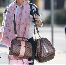 Load image into Gallery viewer, Louis Vuitton logomania shine scarf in pink