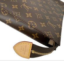 Load image into Gallery viewer, Louis Vuitton toiletry 26