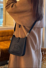 Load image into Gallery viewer, Hermes sac Evelyne 16 amazone noir /noir