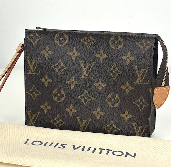 Louis Vuitton toiletry 19 with insert