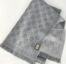 Load image into Gallery viewer, Gucci GG jacquard knitted scarf silver grey