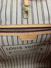 Load image into Gallery viewer, Louis Vuitton neverfull GM in monogram