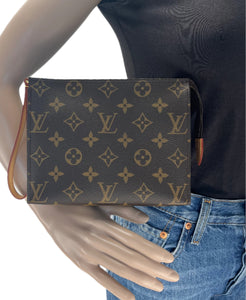 Louis Vuitton toiletry 19 with insert
