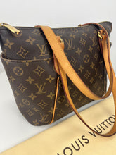 Load image into Gallery viewer, Louis Vuitton totally PM in monogram