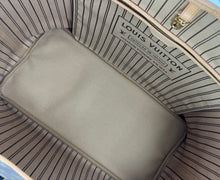 Load image into Gallery viewer, Louis Vuitton neverfull GM in monogram