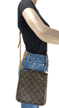 Load image into Gallery viewer, Louis Vuitton musette salsa in monogram