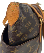 Load image into Gallery viewer, Louis Vuitton totally MM