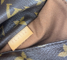 Load image into Gallery viewer, Louis Vuitton totally MM