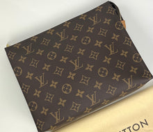 Load image into Gallery viewer, Louis Vuitton toiletry pouch 26 with insert