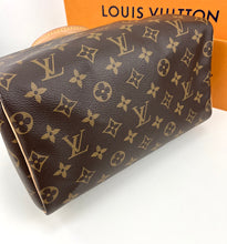 Load image into Gallery viewer, Louis Vuitton speedy 25 in monogram