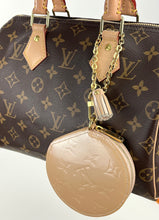Load image into Gallery viewer, Louis Vuitton vernis monogram coin purse in rose florentine
