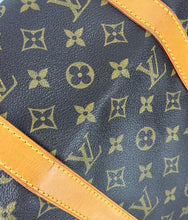 Load image into Gallery viewer, Louis Vuitton keepall 50 in monogram canvas