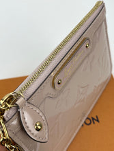 Load image into Gallery viewer, Louis Vuitton vernis key pouch or card case