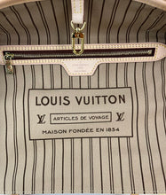 Load image into Gallery viewer, Louis Vuitton neverfull MM in monogram canvas