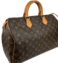 Load image into Gallery viewer, Louis Vuitton speedy 35 in monogram