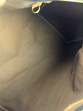 Load image into Gallery viewer, Louis Vuitton speedy 35 in monogram
