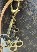 Load image into Gallery viewer, Louis Vuitton tapage charm and key holder