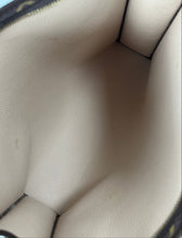 Load image into Gallery viewer, Louis Vuitton toiletry 26