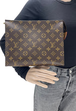 Load image into Gallery viewer, Louis Vuitton toiletry 26