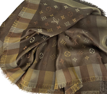 Load image into Gallery viewer, Louis Vuitton so shine monogram shawl