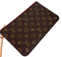 Load image into Gallery viewer, Louis Vuitton pochette in monogram