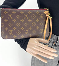 Load image into Gallery viewer, Louis Vuitton pochette in monogram