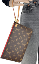 Load image into Gallery viewer, Louis Vuitton pochette in monogram