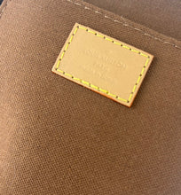 Load image into Gallery viewer, Louis Vuitton petit sac plat