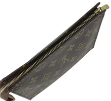Load image into Gallery viewer, Louis Vuitton toiletry 19