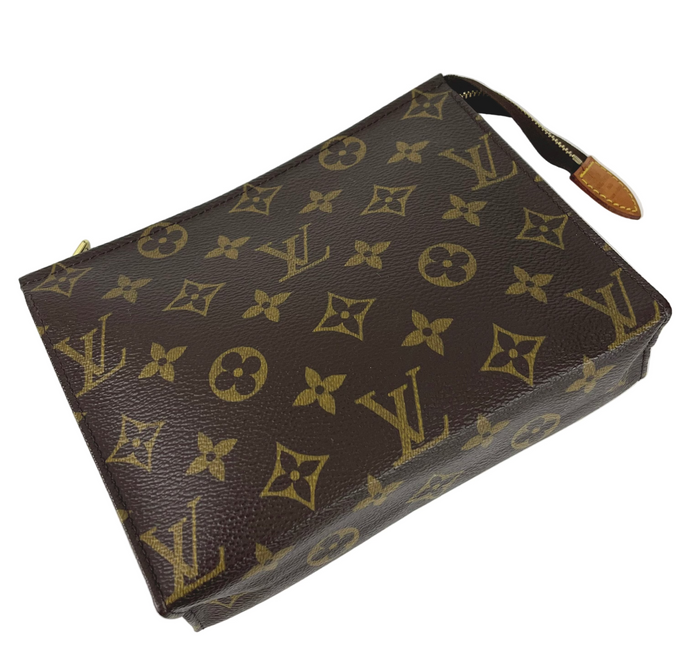 Louis Vuitton toiletry 19