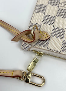 Louis Vuitton pochette in damier azur