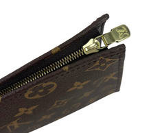 Load image into Gallery viewer, Louis Vuitton toiletry 19 rouge