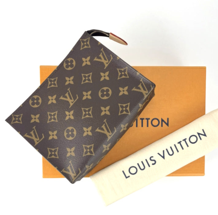 Louis Vuitton toiletry 19 rouge