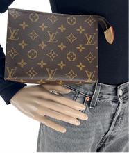 Load image into Gallery viewer, Louis Vuitton toiletry 19 rouge