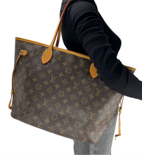 Load image into Gallery viewer, Louis Vuitton neverfull MM in monogram