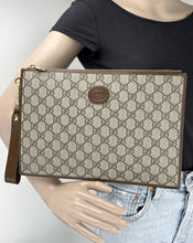 Load image into Gallery viewer, Gucci interlocking G jacquard zipped wristlet pouch