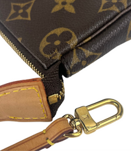 Load image into Gallery viewer, Louis Vuitton pochette in monogram