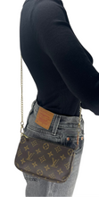 Load image into Gallery viewer, Louis Vuitton pochette in monogram