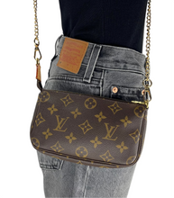 Load image into Gallery viewer, Louis Vuitton pochette in monogram