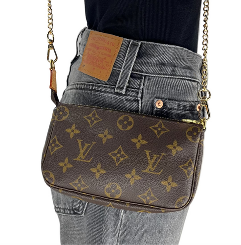 Louis Vuitton pochette in monogram