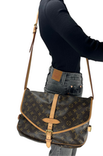 Load image into Gallery viewer, Louis Vuitton Saumur GM 35