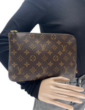 Load image into Gallery viewer, Louis Vuitton etui voyage pm in monogram