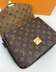 Louis Vuitton pochette metis in monogram reverse canvas