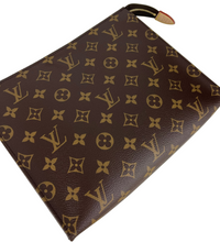Load image into Gallery viewer, Louis Vuitton toiletry 26