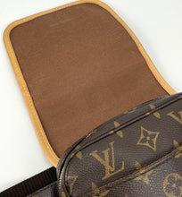 Load image into Gallery viewer, Louis Vuitton bosphore waist bag funny pack