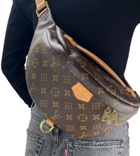 Load image into Gallery viewer, Louis Vuitton bumbag in monogram