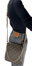 Load image into Gallery viewer, Louis Vuitton musette salsa in monogram