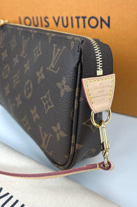 Louis Vuitton pochette accessories in monogram