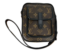 Load image into Gallery viewer, Louis Vuitton Christopher wearable wallet