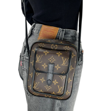 Load image into Gallery viewer, Louis Vuitton Christopher wearable wallet